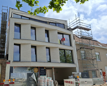 Gevelzicht. Het grootste deel van deze stadsvernieuwing bevindt zich op privé terrein gelegen tussen 2 straten.
